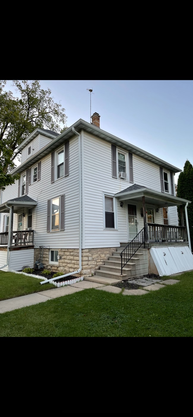 207 Amory St, Fond Du Lac, WI 54935 Townhome Rentals in Fond Du Lac WI