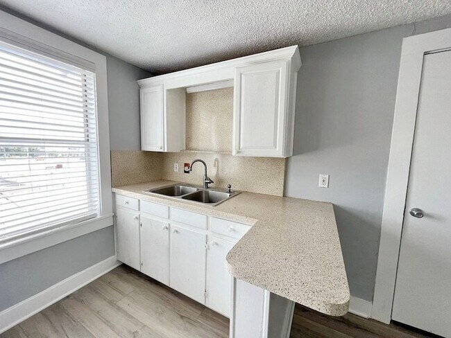 Foto del edificio - 5637 Birchman Ave