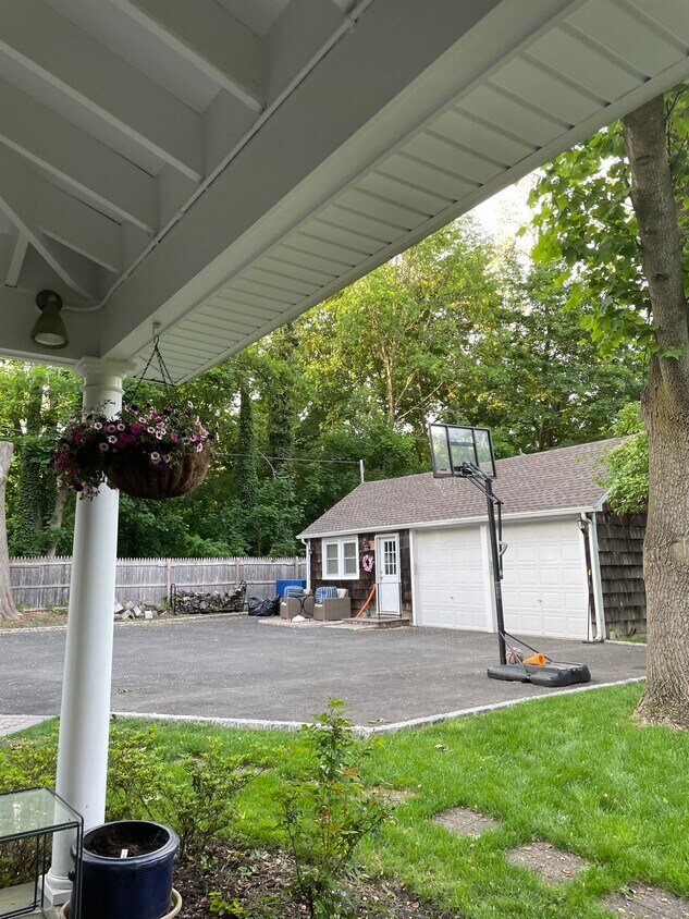 238 Bayville Rd, Locust Valley, NY 11560 House for Rent in Locust Valley, NY