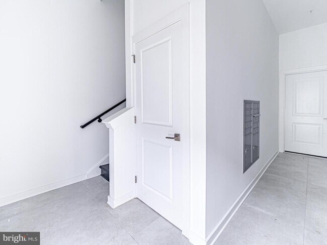 Building Photo - 2403 W Thompson St