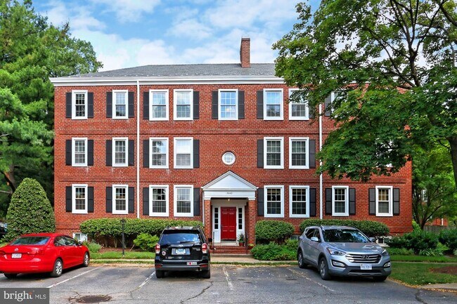Foto del edificio - 3043 S Columbus St