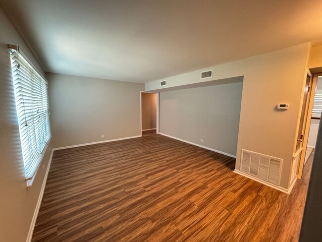 Building Photo - Welcome to this charming 3-bedroom, 1.5-bathroom home with easy access to FT. SAM, BAMC, RANDOLPH...