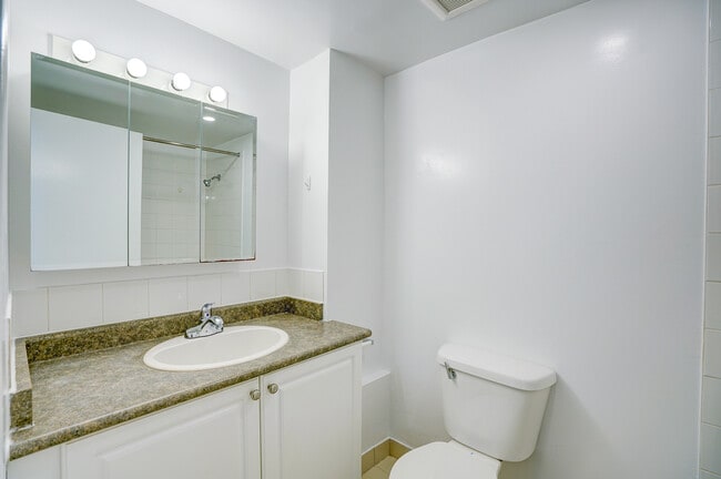 Building Photo - Royale