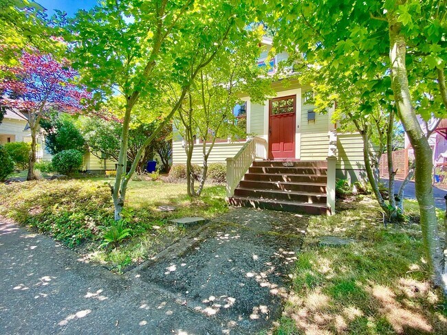 Building Photo - 4337 NE 23rd Ave
