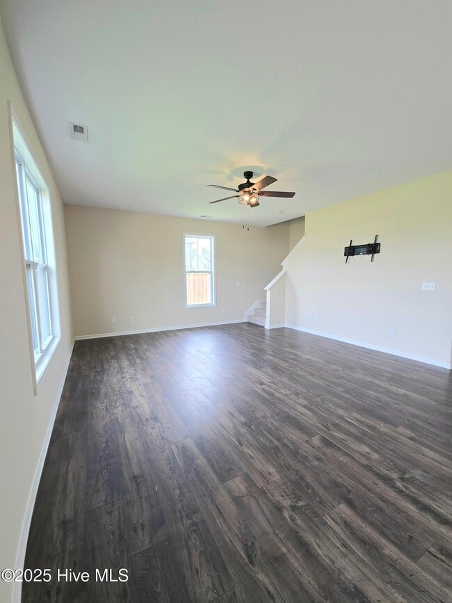 Building Photo - 743 Pine Cone Dr