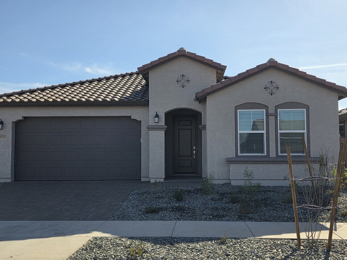 Foto del edificio - Brand new home with Casita