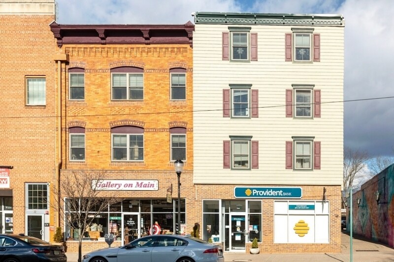 Primary Photo - 28 W Main St