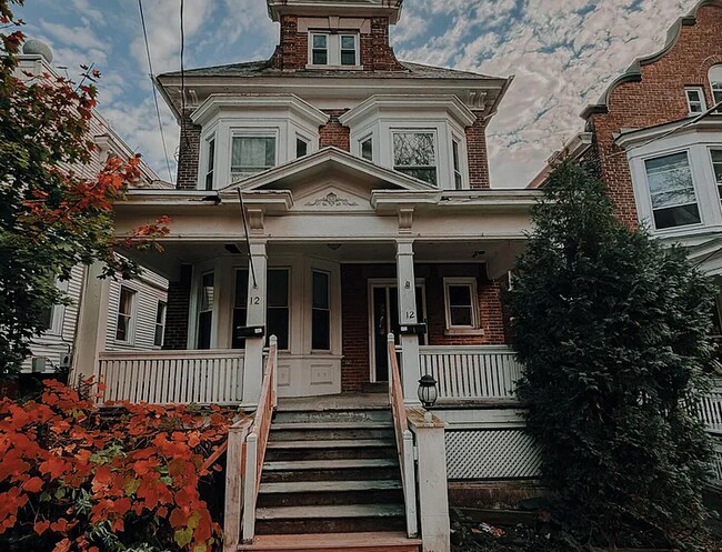 Foto del edificio - 12 S Lake Ave