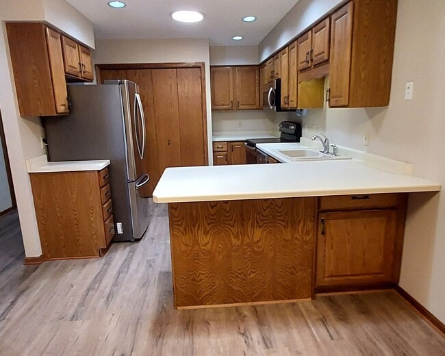 Building Photo - Nice 2 Bedroom 2 Bathroom Townhome in Some...