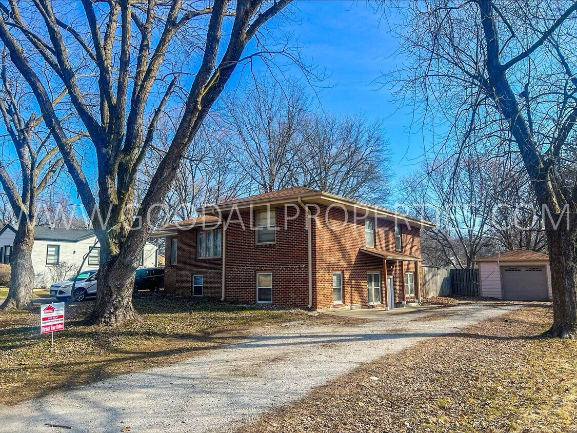 Primary Photo - 3 Bedroom 1 Bath Duplex in Clive with fenc...
