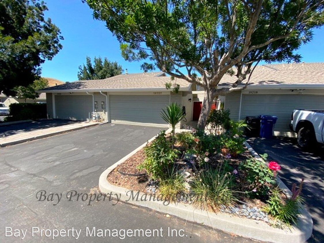 Primary Photo - 3 br, 2 bath House - 19220 Creekside Lane