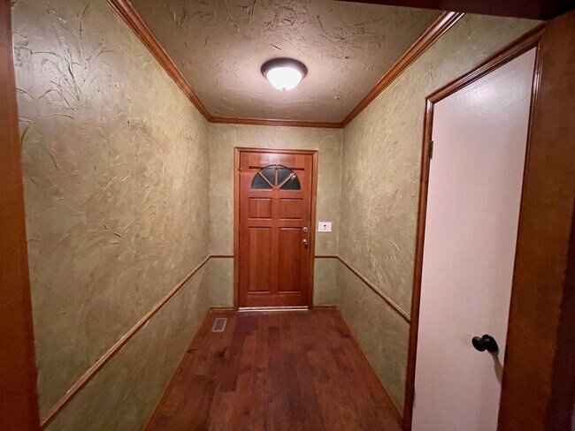 Photo - 11 N Lockeport Dr House