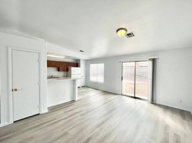 Building Photo - 4651 Wild Oak Way