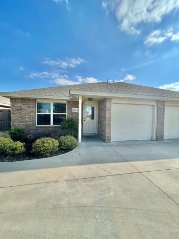 Building Photo - 5209 Graceland Dr