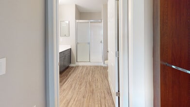 Interior Photo - 20 Lambourne