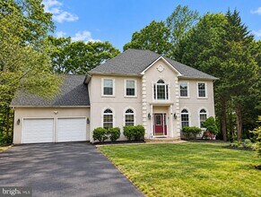 Building Photo - 9811 Fendale Ln