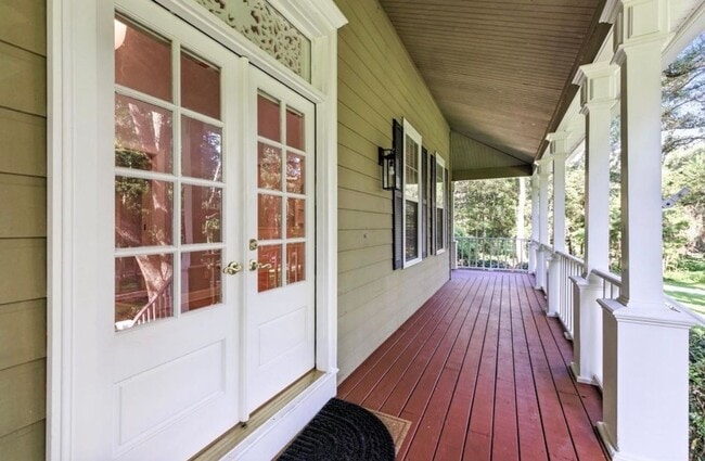 Building Photo - The Perfect Tallahassee 4 BR Family Home with Pool, Porch & Privacy