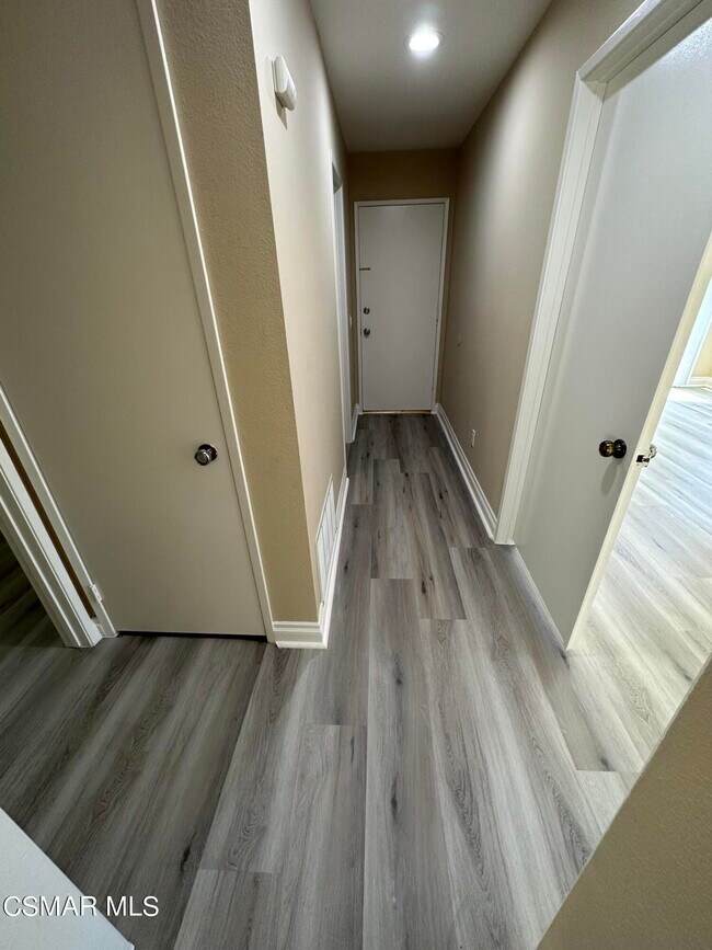 Foto del edificio - 6815 Chapman Pl