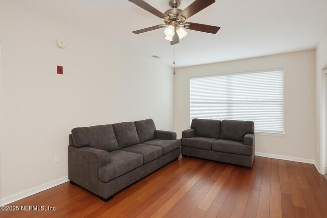 Foto del edificio - 10550 Baymeadows Rd
