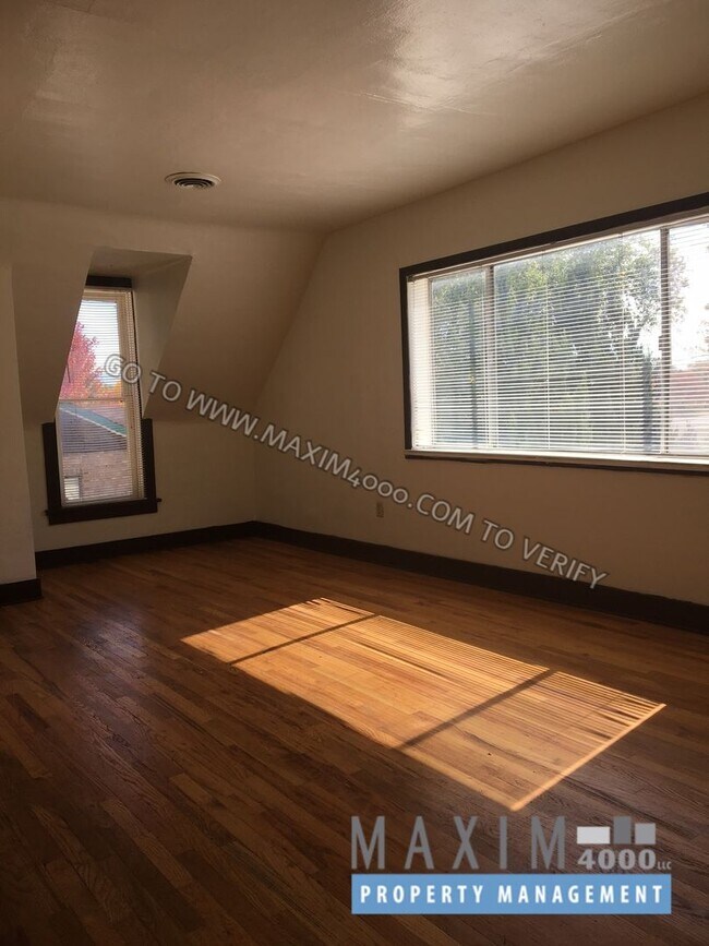 Foto del edificio - 742 Grand Ave