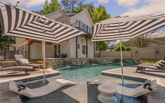 Building Photo - 8175 Main St