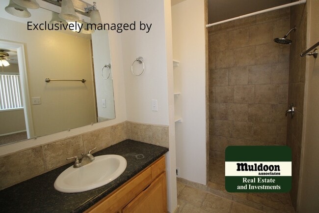 Building Photo - Pet Friendly and Spacious HOME!!