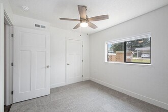 Building Photo - The Crossings Apartments