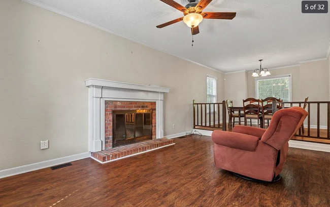 Living room - 1515 Tanglewood Cir