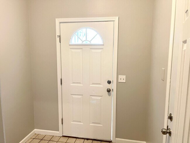 Foto del edificio - Welcome to this stunning 3-bedroom, 3-bathroom townhome located in the vibrant city of Atlanta, GA.