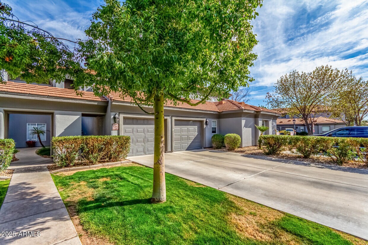 Primary Photo - 7401 W Arrowhead Clubhouse Dr
