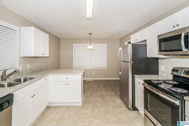Building Photo - 1005 Dawn Dr