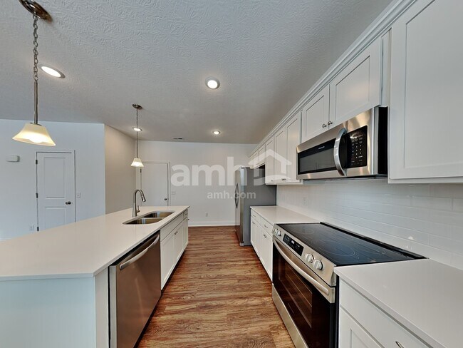 Building Photo - 886 Castor Dr
