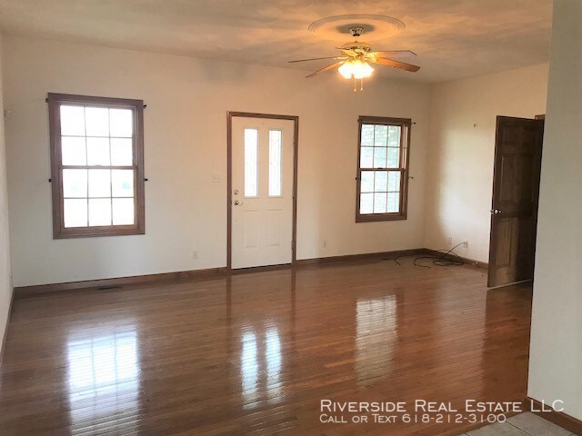 Building Photo - Beautiful 3 bedroom house on corner lot!