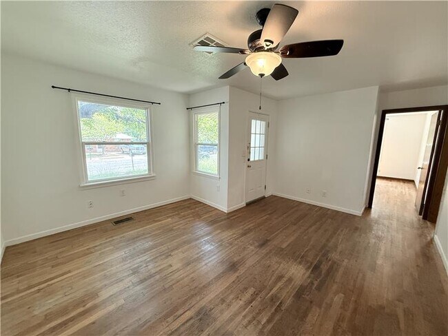 Building Photo - 1004 S 3rd St