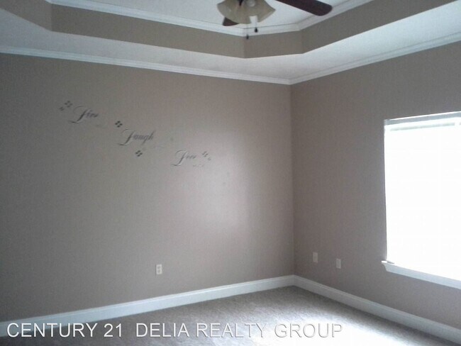 Building Photo - 4 br, 2 bath House - 1050 Gage St.