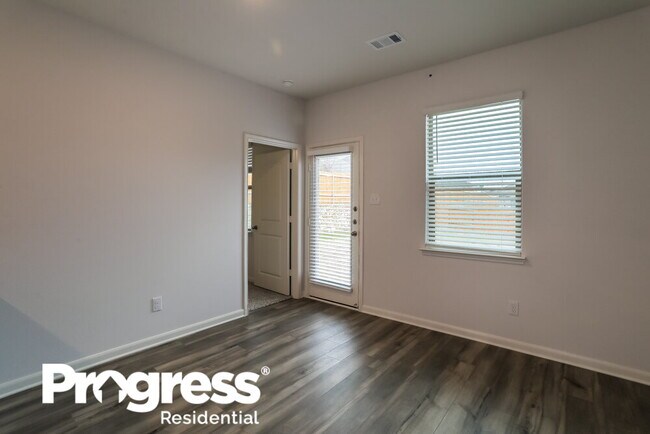 Foto del edificio - 301 Ridgeland Oak Dr