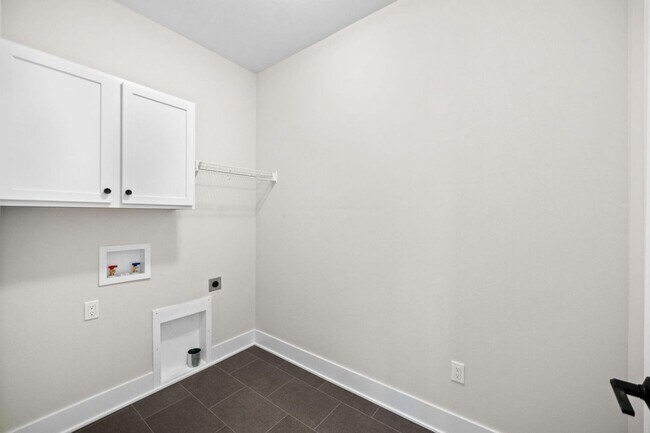 Foto del edificio - 3 Bedroom Townhome Available November 5th,...
