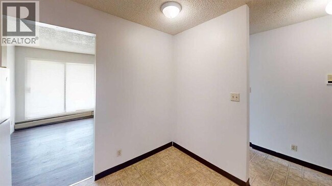 Photo du bâtiment - 5117-5144 44 St