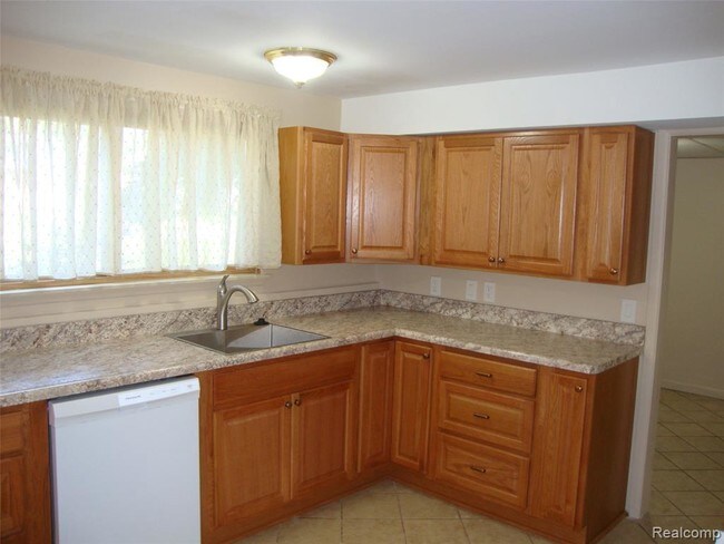Foto del edificio - 6810 Caribou St