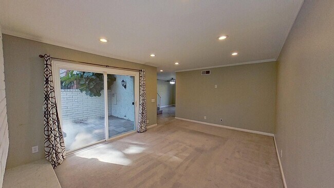 Foto del edificio - 12745 Newhope St