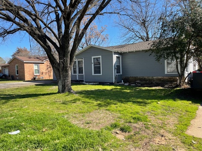 Photo - Cozy Home with good yard