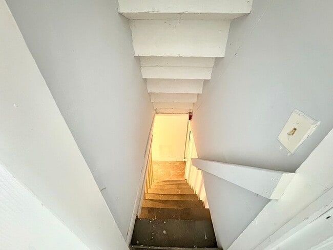 Building Photo - Charming 3-Bedroom Townhome with Classic C...