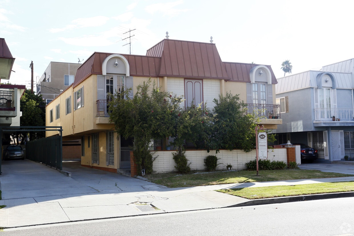 3636 Clarington Ave Apartments in Los Angeles, CA