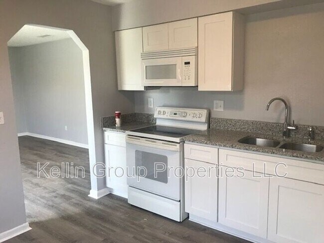 Foto del edificio - 1027 N Brunnell Pkwy