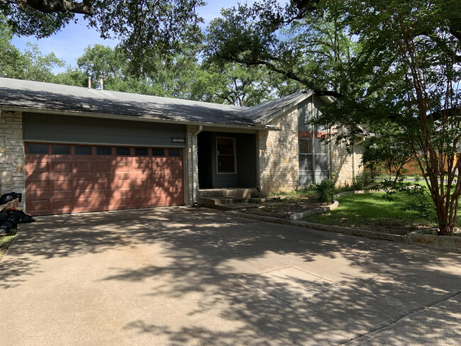 Building Photo - 4610 White Elm Dr