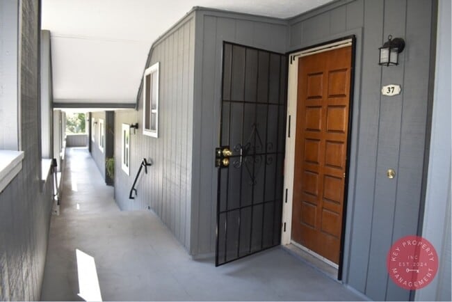 Building Photo - Spacious 2-Bed, 2-Bath Apartment North Park