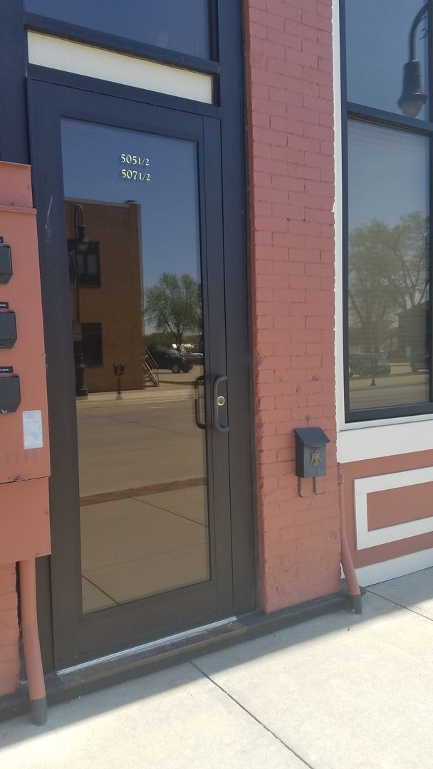 Building Photo - Updated and historic downtown Council Bluffs apartment