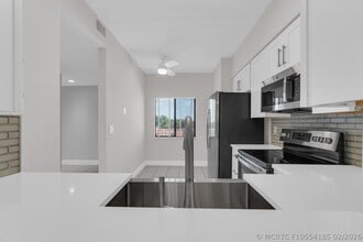 Building Photo - 6241 Pointe Regal Cir