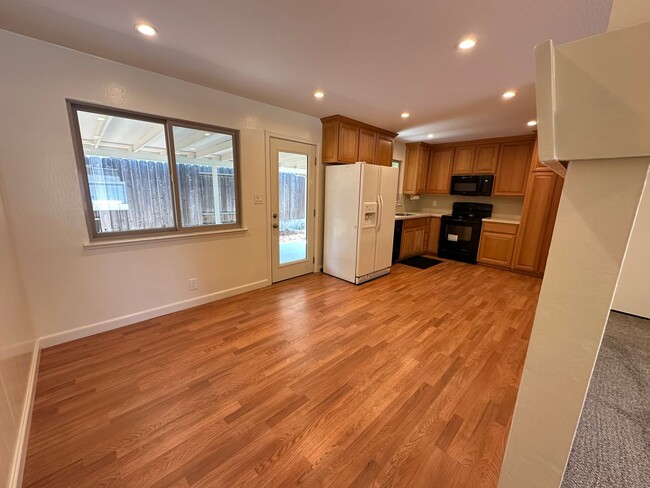 Building Photo - Charming Single Family Home in Livermore's...