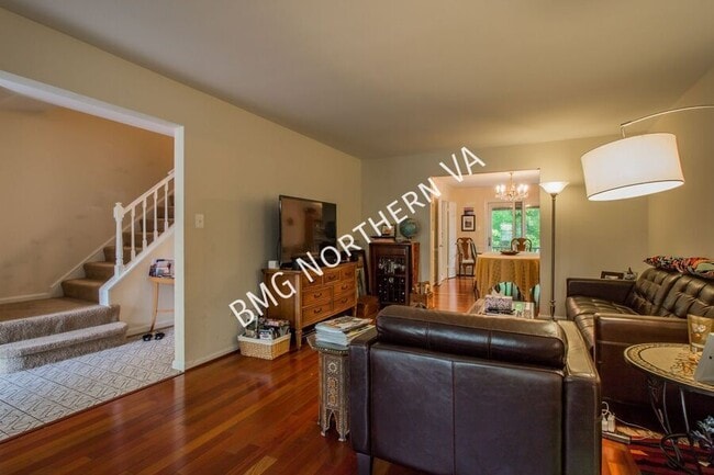 Building Photo - 3019 Seven Oaks Pl